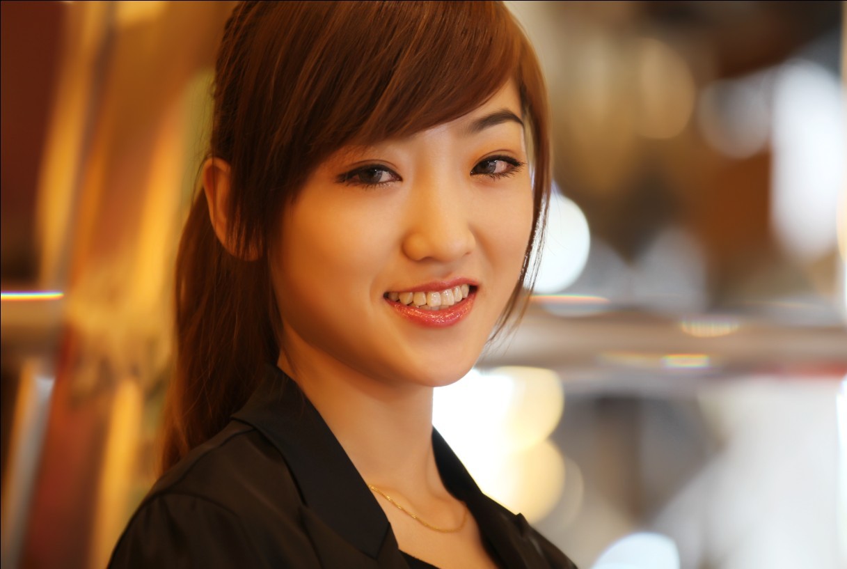 <em>美女靓照</em>凸凹明显身材迷人
