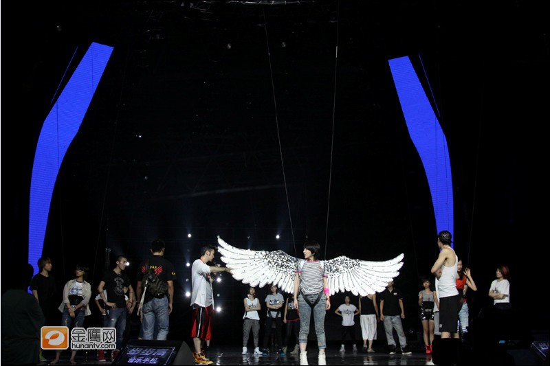 2011<em>快乐女声6进5</em>彩排论坛图片_广汉论坛