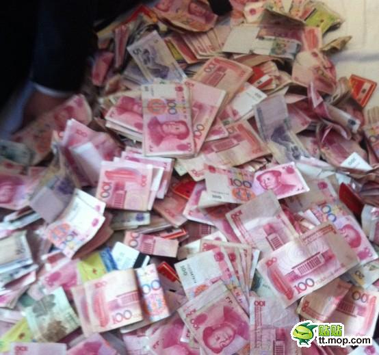 网络惊现90后女生开房炫富门.钞票大约1