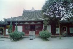 广汉龙居寺中殿及壁画