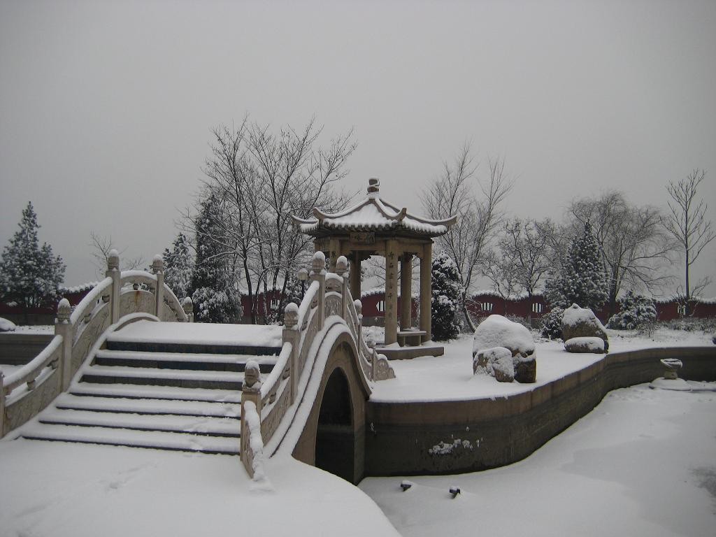 灵石县城倚翠峰山,傍汾河水