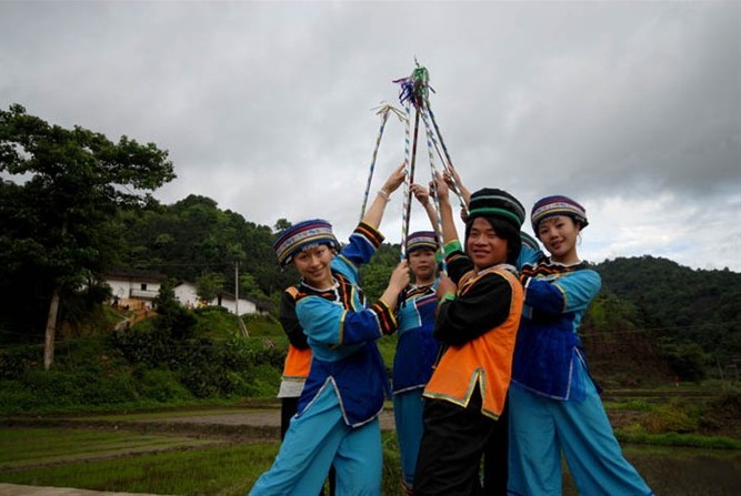 全南花棍舞,车马灯展民俗风采