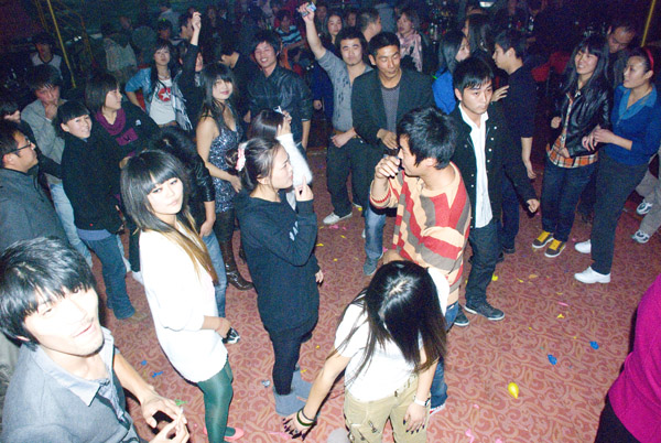 11.11如东<em>单身男女</em>网友<em>缘聚</em>百老汇图片集_聚