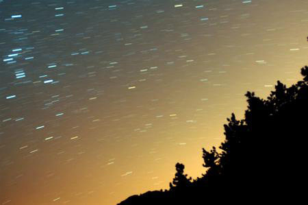 <em>双子座流星雨</em>世界实拍<em>照片</em>集锦_行行色色_乐