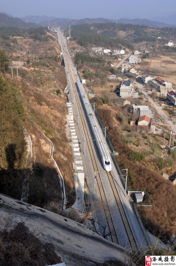 金寨铁路、高速在冬月的斑竹园_金寨摄影_金