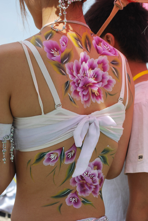 令人惊艳的人体艺术(<em>美女</em>没穿衣服哦)_美图精