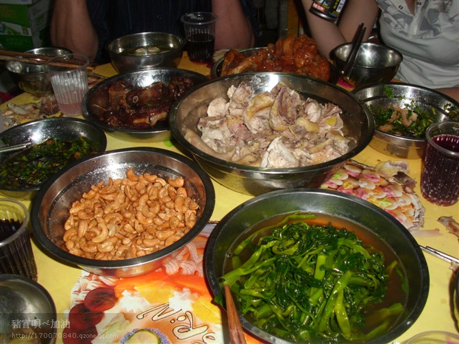 <em>弟妹</em>都回来了,妈妈<em>做</em>了一桌子的菜,各位有口福