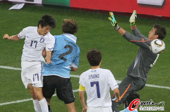 2010世界杯战况-乌拉圭2-1韩国 40年首次晋级