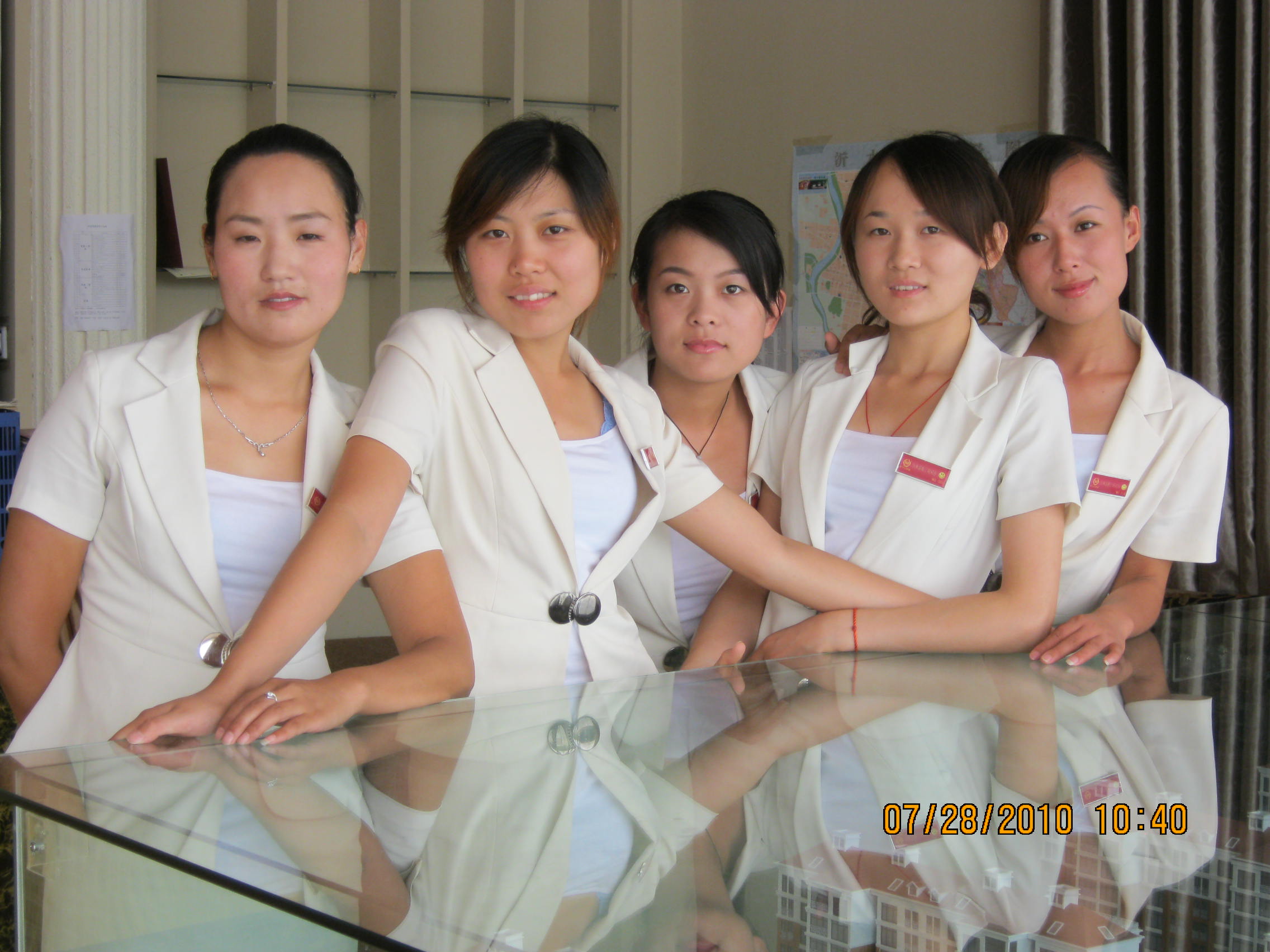 沂水房地产公司美女形象展示_论坛专题_临沂