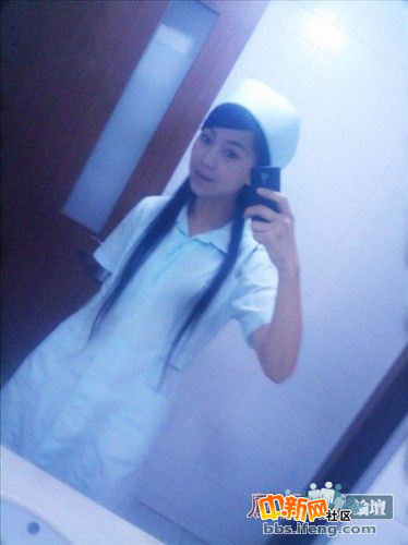 [贴图]<em>护士MM</em>深夜医院玩自拍POSE好风骚(组