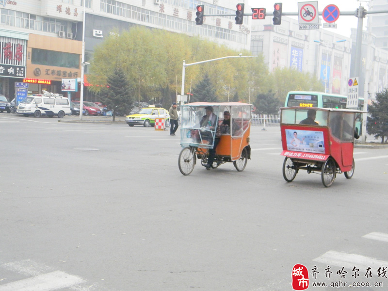 主题: 百花园门前横行的港田～三轮车