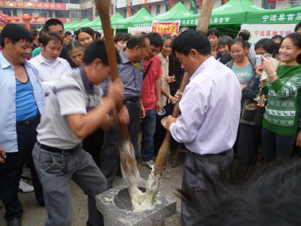 <fontcolor=#ff0000>宁远打粑粑,现打现抢,好火爆的场面啊</font>