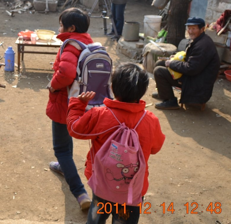 用镜头真实记录山区贫困学生的一天_人和义工