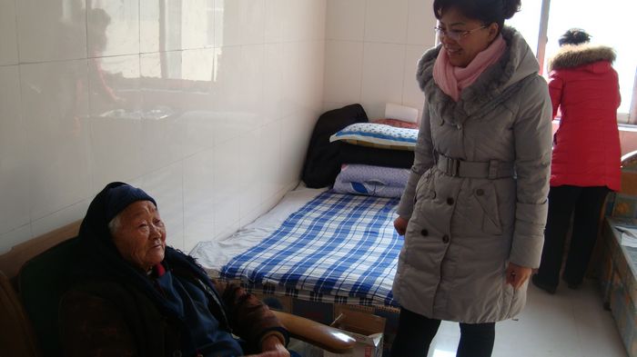 人和义工(原兖矿义工二团)走进唐村敬老院_人