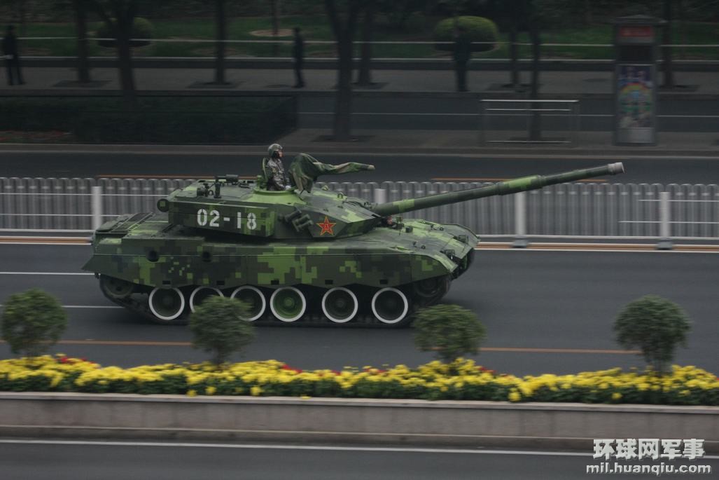 <em>12.25</em>夜里潢川县火车站惊现十多辆先进坦克!_