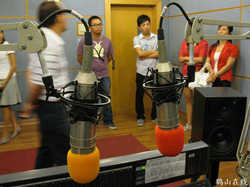 <em>鹤山电台</em>DJ<em>主持</em>露面了_本地见闻_鹤山论坛_鹤