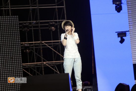 2011<em>快乐女声11</em>进10直播 2011<em>快乐女声11</em>进