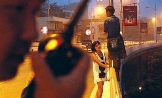 8��21����������������������ţ���·��Ů��ѧ���ɹ�Ȱ��