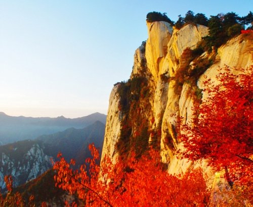 华山的千姿万态被有声有色的勾画出来,是国家级风景名胜区