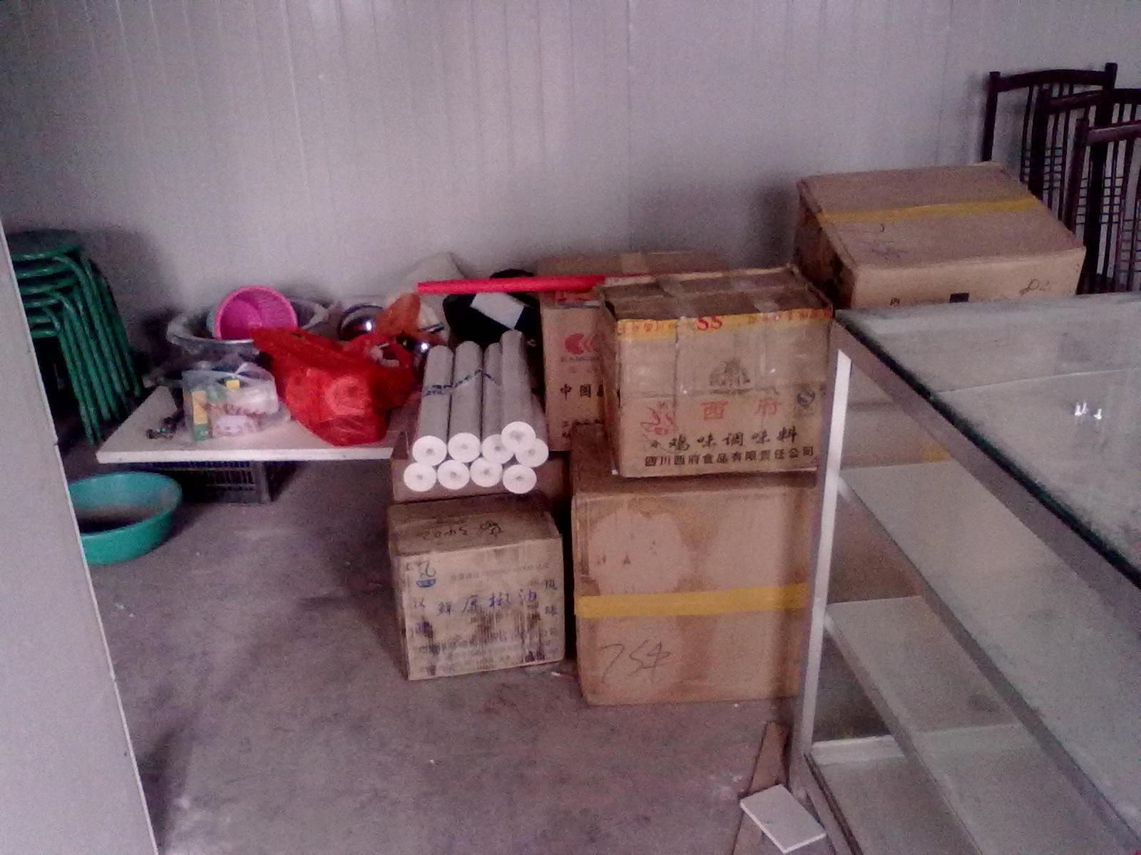 吕梁学院门口一家云南过桥米线正在出世图片
