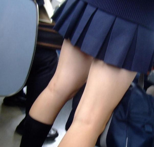 曝光日本女生校服 裙子短的让人hold不住