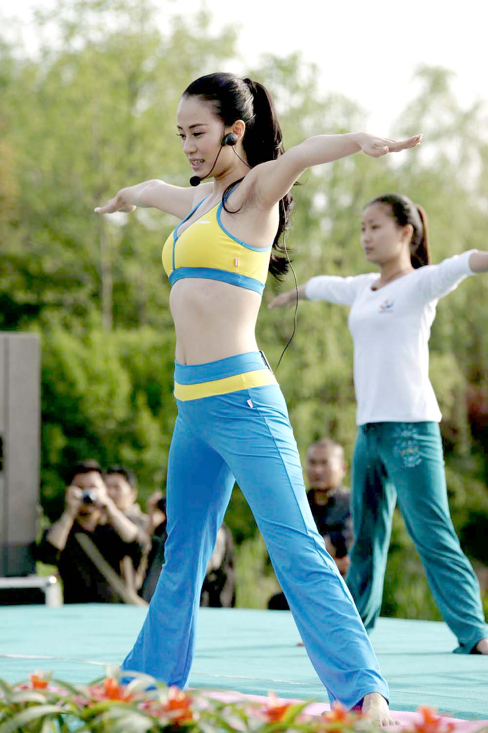<em>亚洲第一美女</em>瑜伽教练母其弥雅_拉呱闲聊_莱