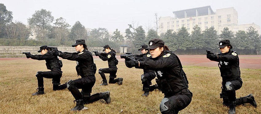 [分享]太拉风了!看成都<em>女子特警队</em>的年轻姑娘们