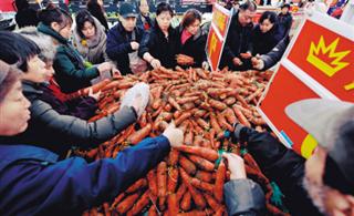 沃尔玛一天卖光万斤“爱心胡萝卜”