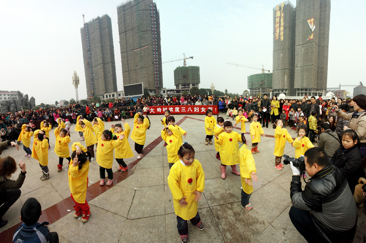 大花岭村民共度<em>三八</em>国际<em>妇女节</em>_江夏话题_江