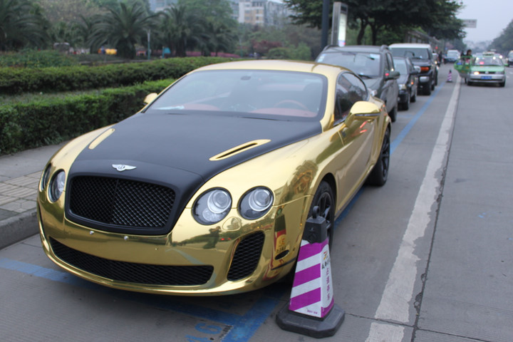 [转贴]黄金宾利跑车.
