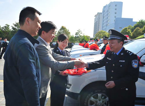 麻城市公安局新购警车夯实基层装备