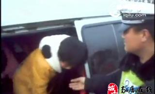 一车拉了18人高唐第二实验小学校车令人忧