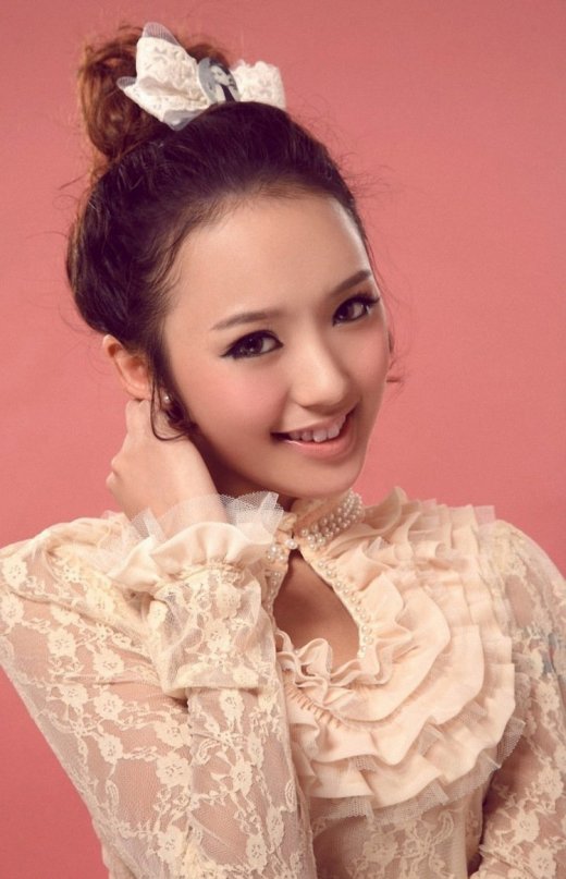 尹恩惠佟丽娅综合体参赛花儿靠拍写真照走出忧