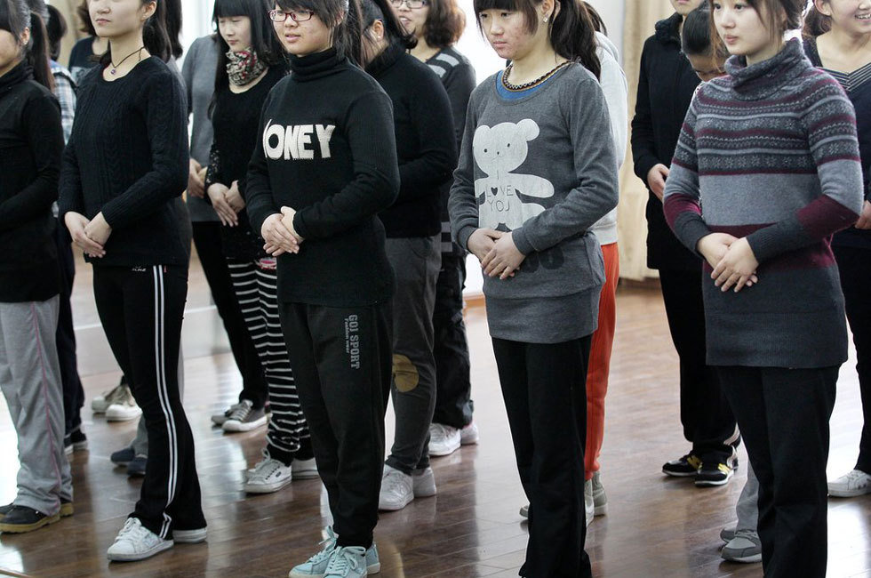 [推荐]浙江一学校开<em>淑女</em>课 <em>培养</em>在校女生气质_