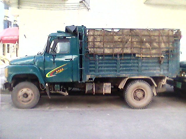 东兴出售后机动一辆