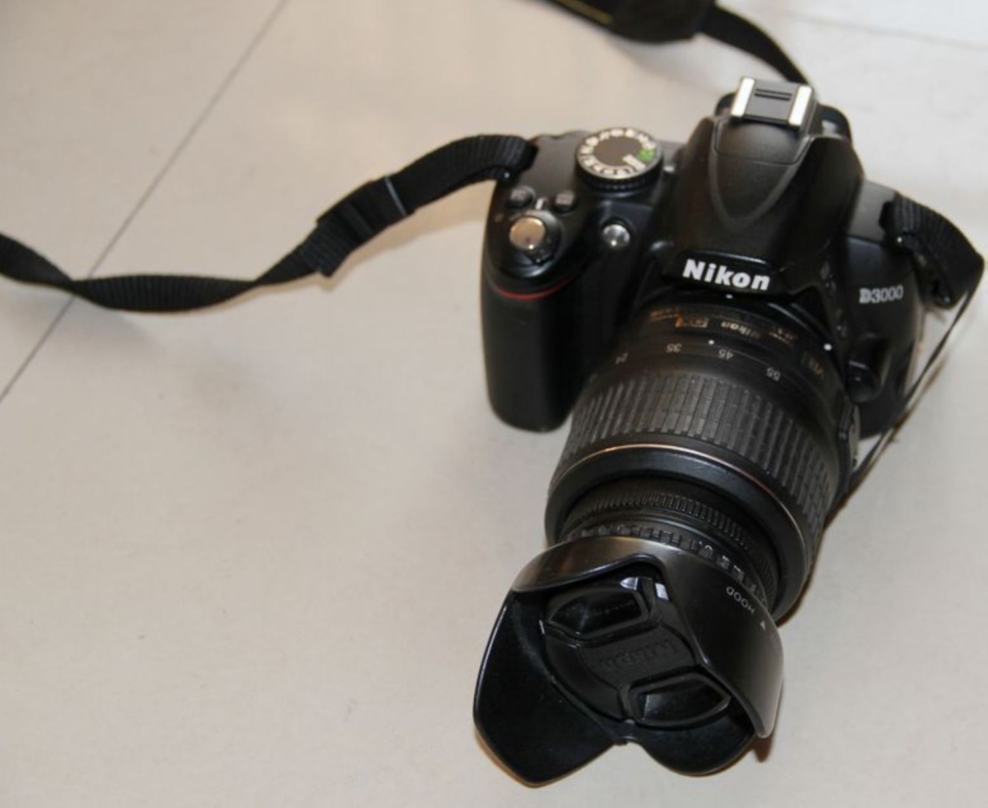 我又一台尼康d3000单反相机
