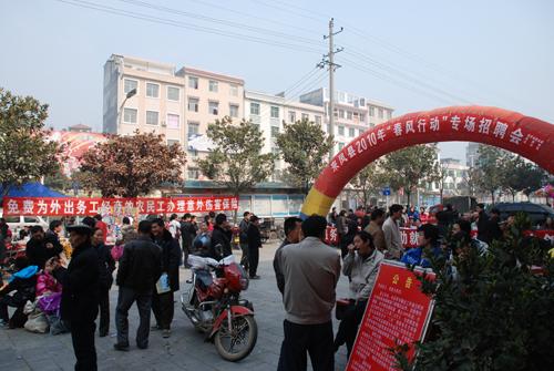 凤城老窖_凤城人均月收入(3)