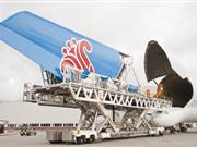 �Ϻ��׼ܿտ�A380�ɻ�������װ�׶�(��ͼ)