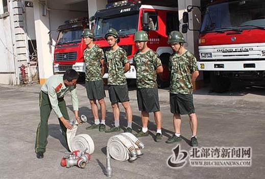 东兴专职消防员开展业务技能训练,东兴热点,东