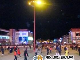 坛城广场民族健身舞又舞起来了