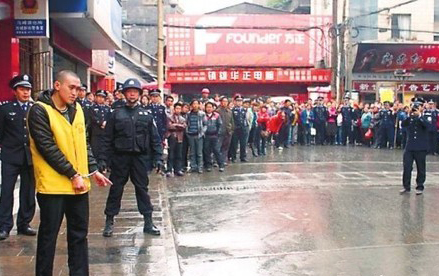 镇雄中山宾馆血案追踪:指认现场引来成百上千