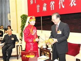 温总理与积石山各族人民心连心积石山县争取积石峡饮水工程纪