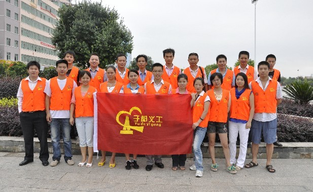 中秋节前于都义工携手爱心商家看望敬老院孤寡