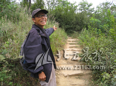 半个月<em>龙志权</em>铺就50多米的上山石阶