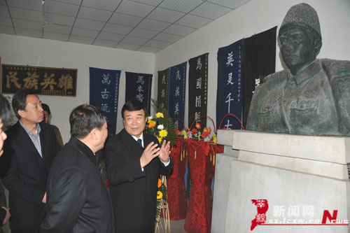 清明马本斋之子马国超为父扫墓,莘县热点,莘县在线