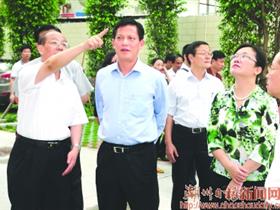 潮州市委副书记、市长李庆雄到潮安县调研人口计生工作。