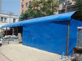 聊城绮园小区公共车棚被“圈”成个人储藏室