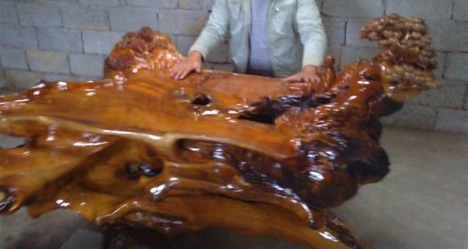 本人有几个红榔木的茶几现要出售。有意思的联