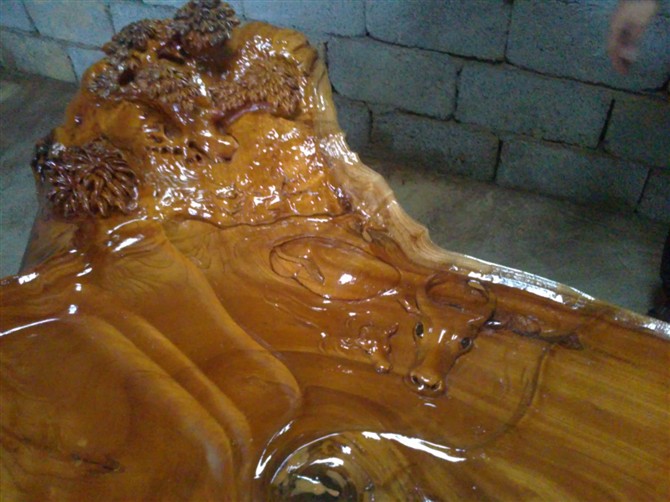 本人有几个红榔木的茶几现要出售。有意思的联