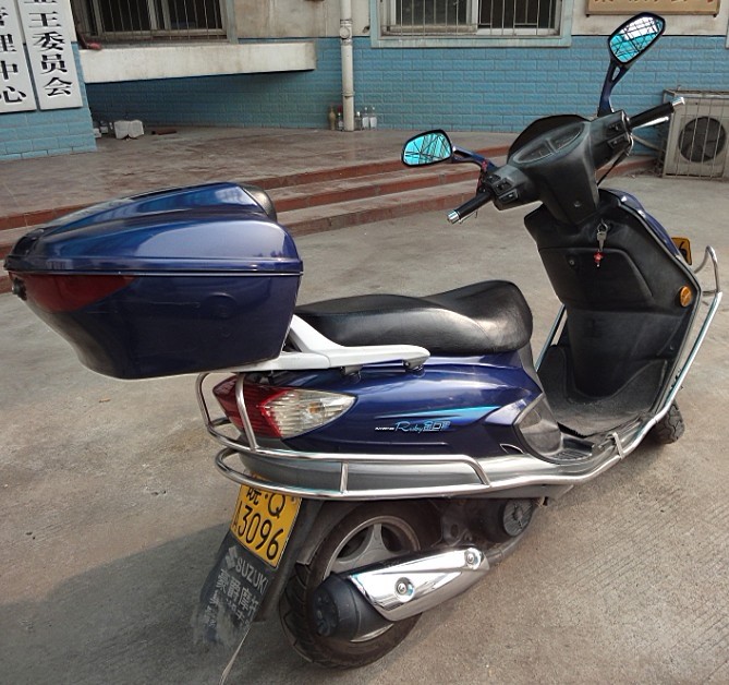 豪爵铃木踏板摩托车,豪爵 价格表 出售;豪爵铃木125踏板摩托车一辆.